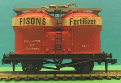 Wrenn W4658 Twin-silo Wagon - Fisons with Hornby-Dublo couplings