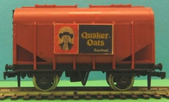 Wrenn W4625 Bulk Grain Wagon - Quaker Oats with Hornby Dublo couplings