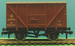 Wrenn W5007X Banana Van with Hornby Dublo couplings