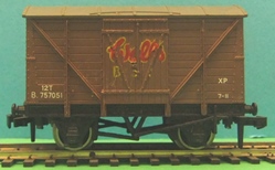 Wrenn W5046 Ventilated Van - Walls with Hornby Dublo couplings