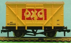 Wrenn W4625P Ventilated Van - OXO Cream with Hornby Dublo couplings