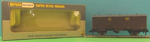 Wrenn W5049  GW Passenger Fruit Van with Hornby Dublo couplings 