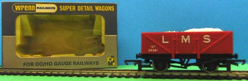 Wrenn W5032 LMS 5-plank Wagon with load