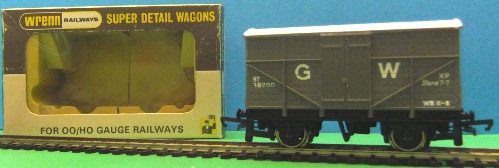 Wrenn W5058 Fruit Van - GWR