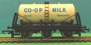 Wrenn W5086 6-wheeled Tank Wagon - Co-op Milk