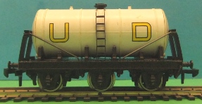 Wrenn W4657  6-wheeled Tank Wagon - UD with Hornby-Dublo couplings